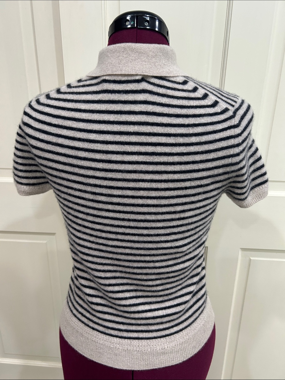 Banana Republic Lightweight Cashmere Short-Sleeve Sweater Polo - Size XS - Picture 3 of 7